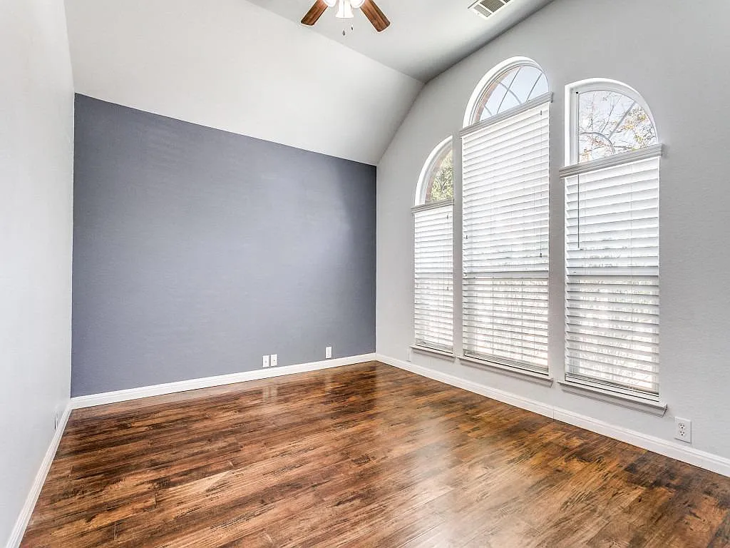 4 bed, 2115 sqft, $2,500 — Photo 2
