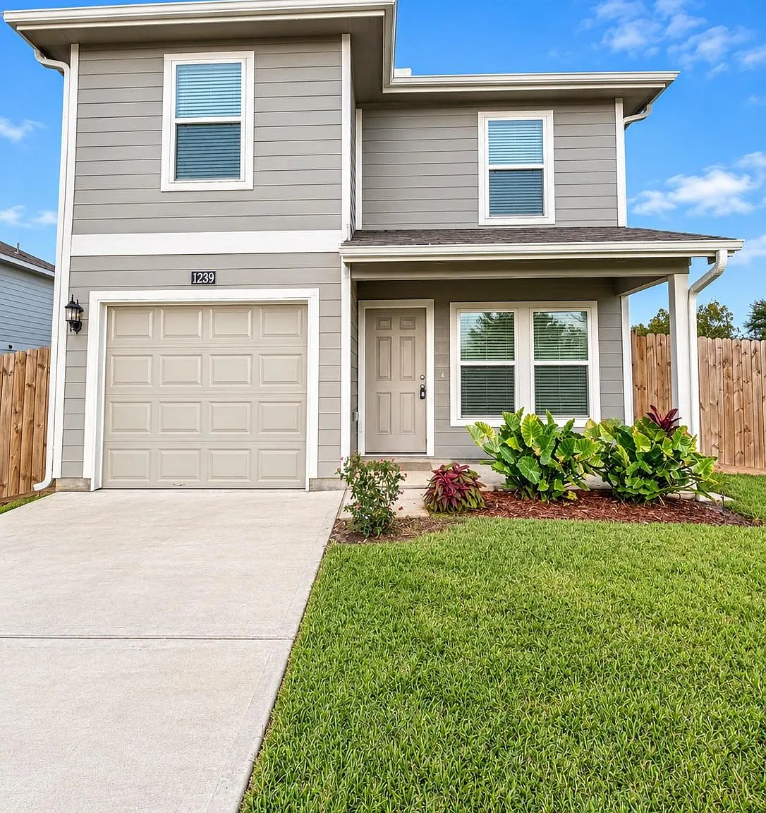 3 bed, 2.5 bath, 1570 sqft, $2,000 — Photo 1