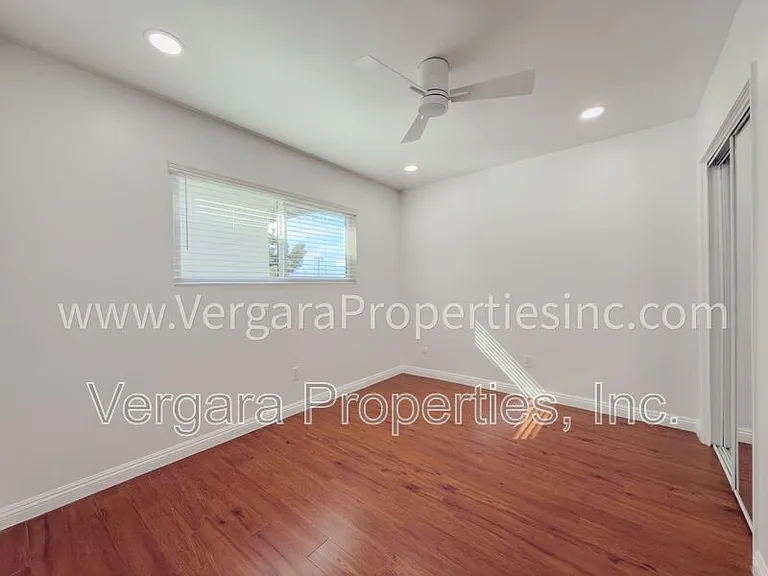 18012 Manhattan Pl — Photo 26