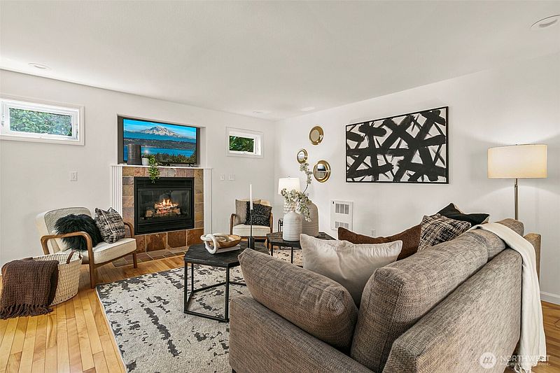 3rd image of 158 15th Avenue #B