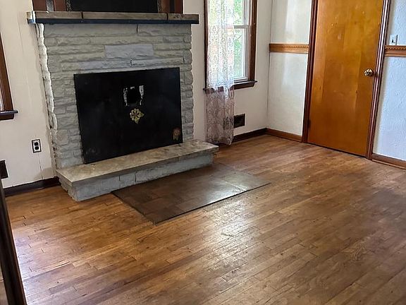 5th image of 902 E St