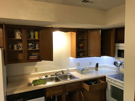 Kitchen - undermount lights