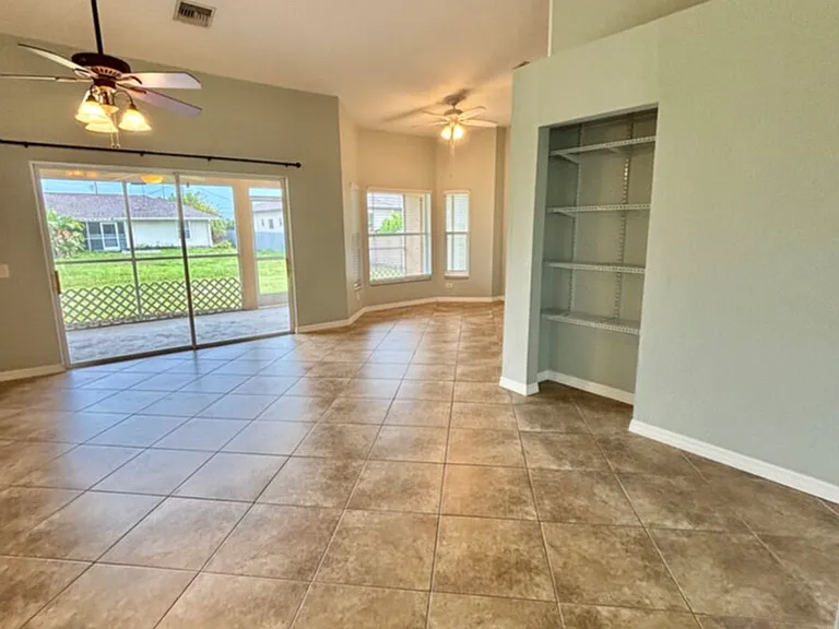 1405 Trafalgar Pkwy — Photo 38