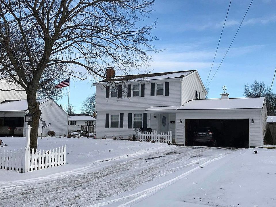 1st image of 7 Midwood Cir