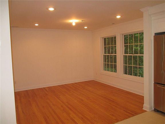 4th image of 29 Carpenter Ave #B3