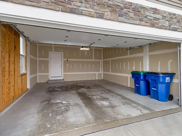 670 Lambert Dr — Photo 31