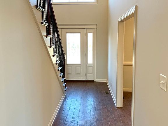 2nd image of 1533 Edgewater Ln