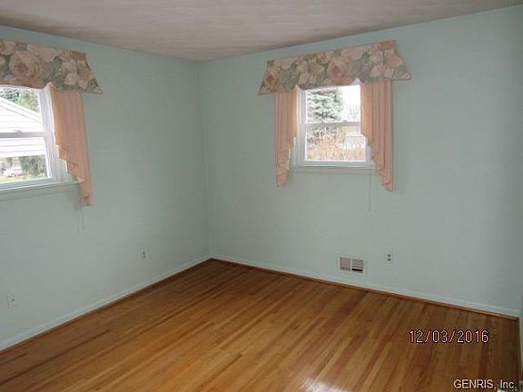 5th image of 205 Knapp Ave