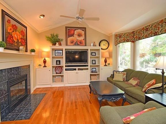 5th image of 5052 Village Dr