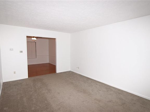 4th image of 1064 Lake Dr W