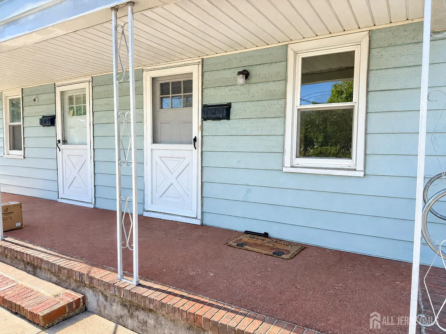 3 bed, 1.0 bath, 1200 sqft, $3,000 — Photo 3
