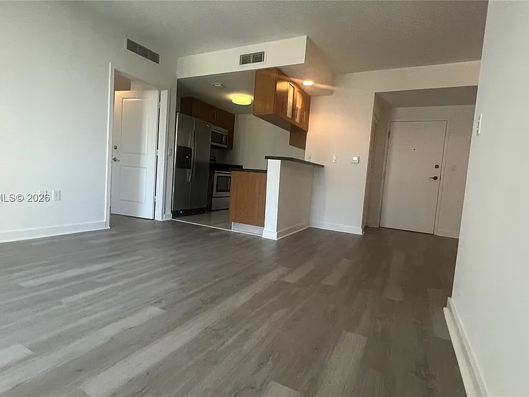 601 NE 23rd St #1004 — Photo 3