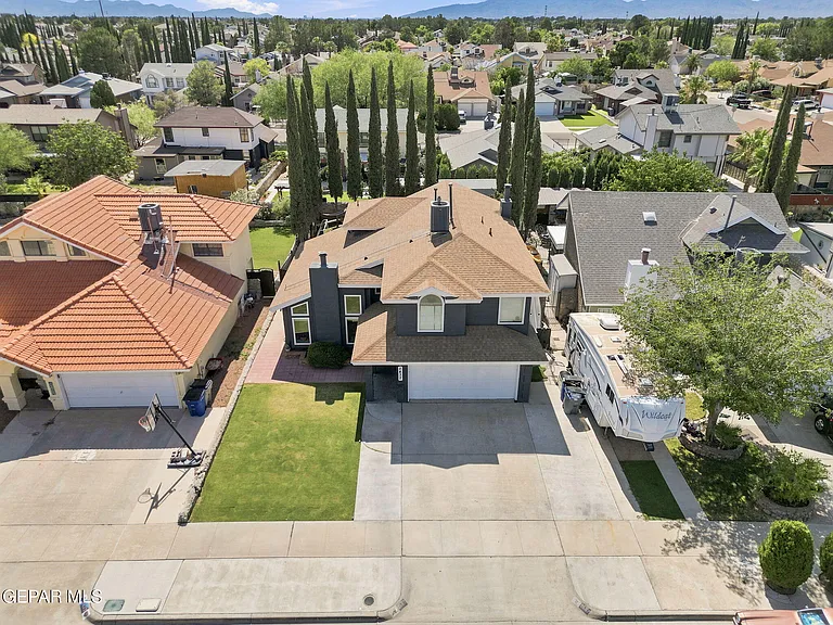 2437 Fletcher Pl — Photo 5