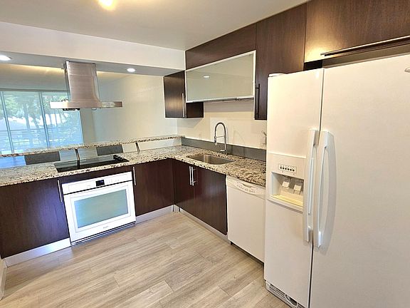 3rd image of 4000 N Cypress Dr APT 206