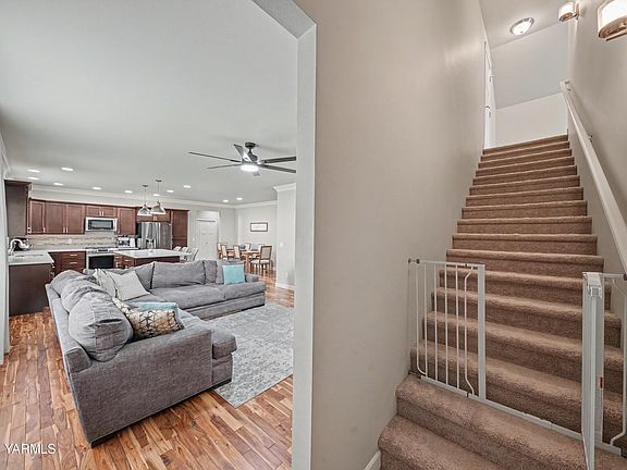 4th image of 6701 W Chestnut Ave