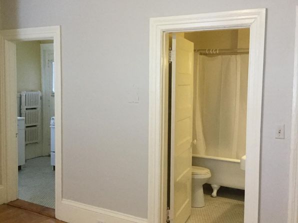 372 Lloyd Ave APT 2, Providence, RI 02906