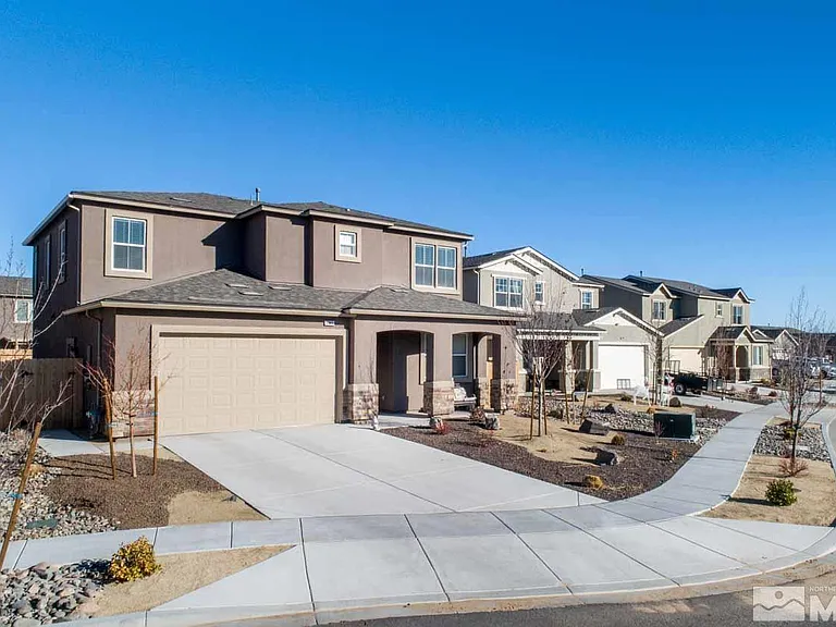9341 Pond Ct — Photo 1
