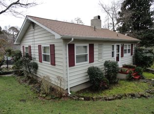 310 E Fernhill Ln, Oak Ridge, TN 37830