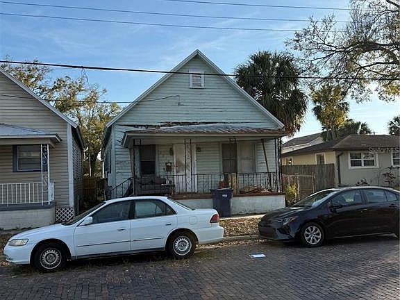 3rd image of 2310 W Walnut St