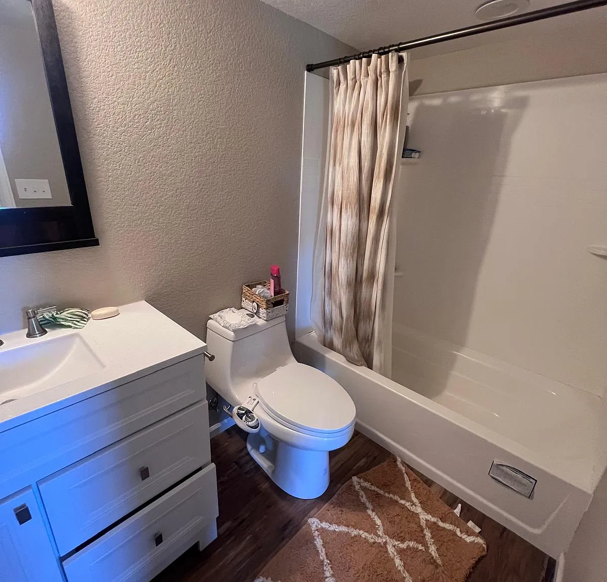 2 bed, 843 sqft, $2,000 — Photo 3