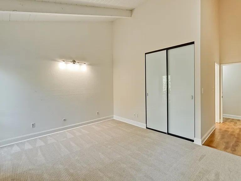 4271 Ponce Dr — Photo 18