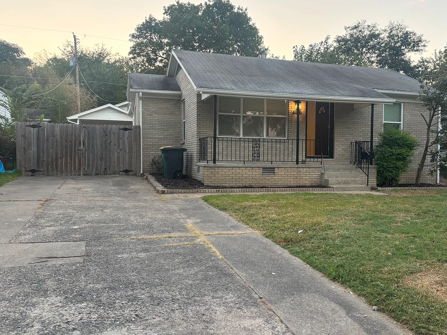 3 bed, 1300 sqft, $1,295 — Photo 2