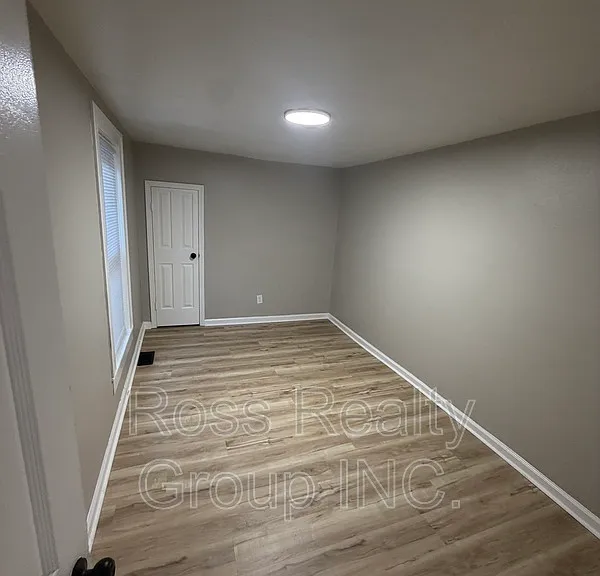 442 Walbridge Ave — Photo 5
