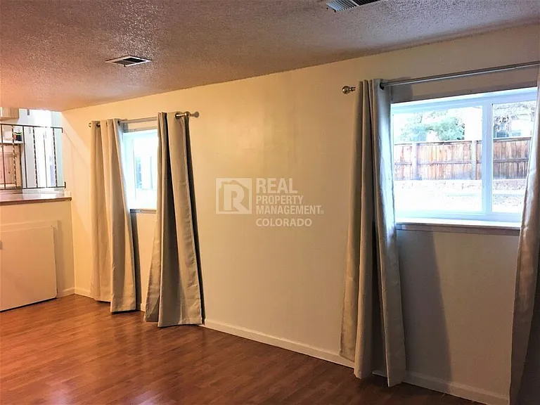 2607 W 101st Pl — Photo 11