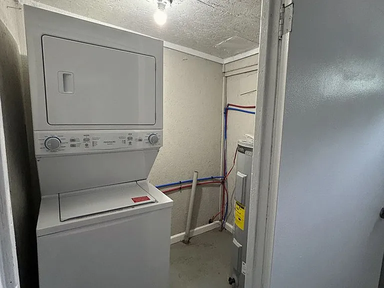 208 Bundrum Dr NW — Photo 5