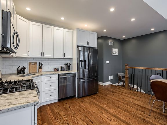 4th image of 3710 W Cornelia Ave #1