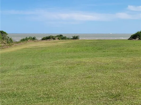 1713 1st St, Bayside, TX 78340