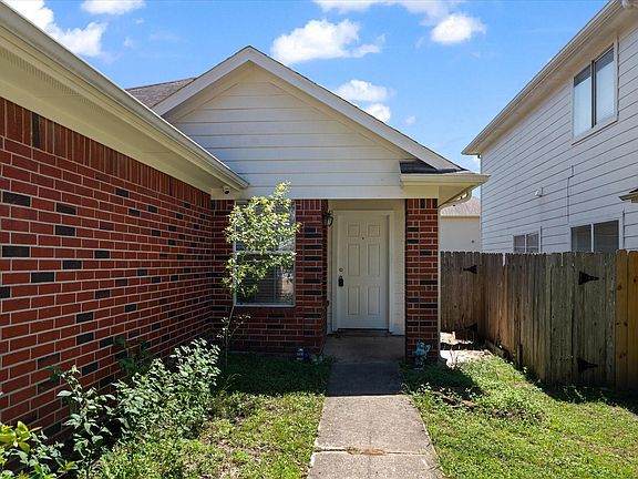 2nd image of 1410 Hade Falls Ln