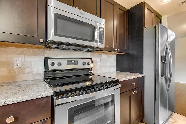 1 bed, 2.0 bath, 1122 sqft, $1,950 — Photo 2
