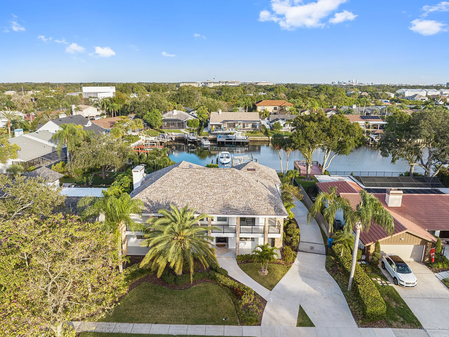 5 bed, 4234 sqft, $11,111 — Photo 4