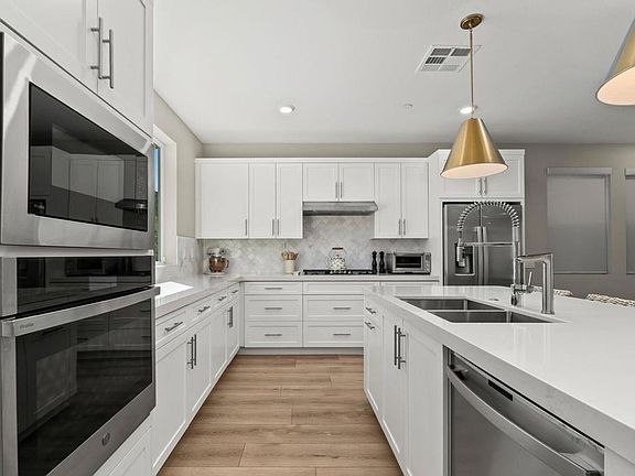 2nd image of 15431 Van Lodensteyn Way