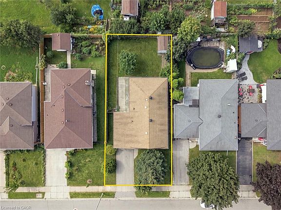 4th image of 18 Glen Castle Dr