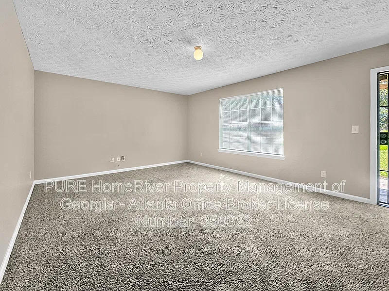 4 bed, 2.5 bath, 2042 sqft, $2,000 — Photo 3