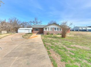 2412 Maple Dr, Harrah, OK 73045