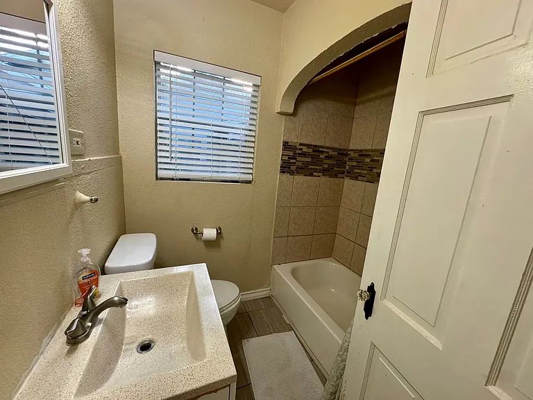 210 Haggin St — Photo 9