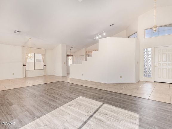 3rd image of 638 S Sierra Nevada Dr