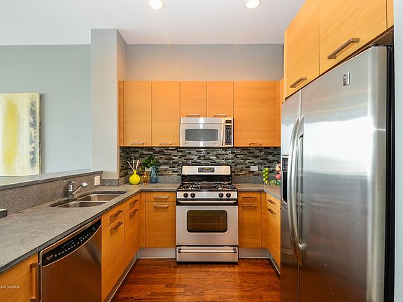 5th image of 500 W Superior St Unit 1106
