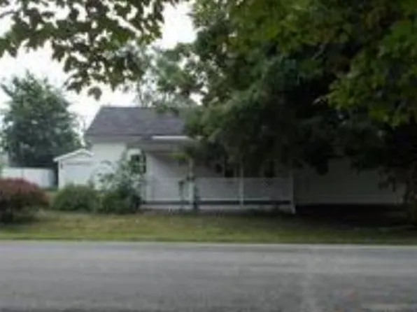 113 W Monroe St, Girard, IL 62640