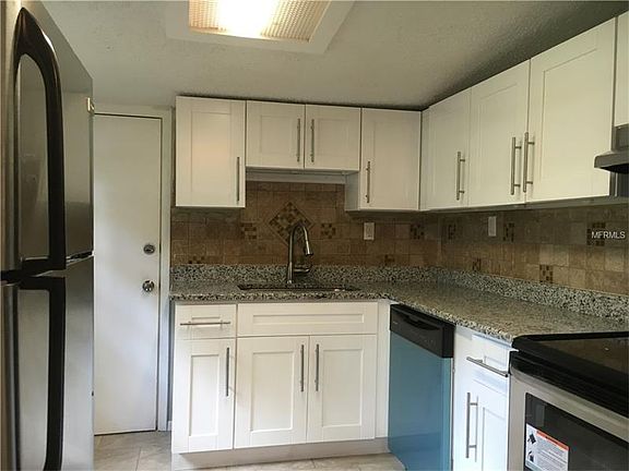 3rd image of 1704 E Poinsettia Ave