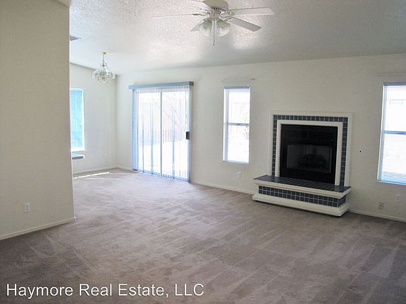 3rd image of 2933 Thunderbird Dr