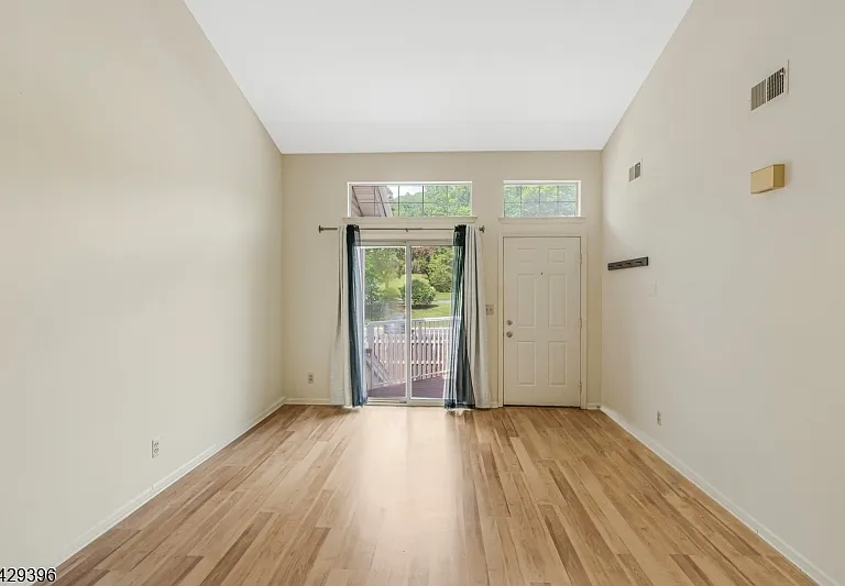 44 Spruce Ct — Photo 12