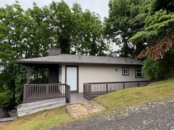 209 Lloyds Mountain Rdg, Waynesville, NC 28786