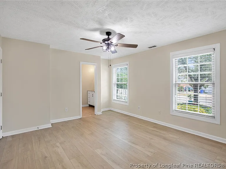 1931 Daphne Cir — Photo 17