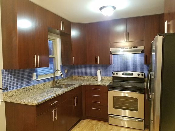 2nd image of 2113 W Montrose Ave APT 3B