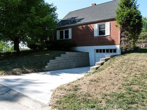 3rd image of 119 Holaday Ln