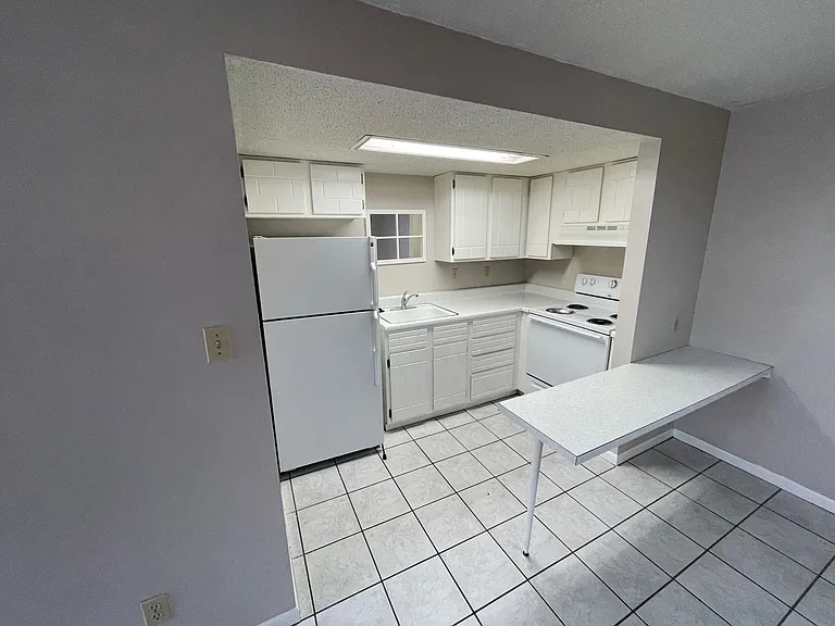 1218 Pomeroy St #13 — Photo 4
